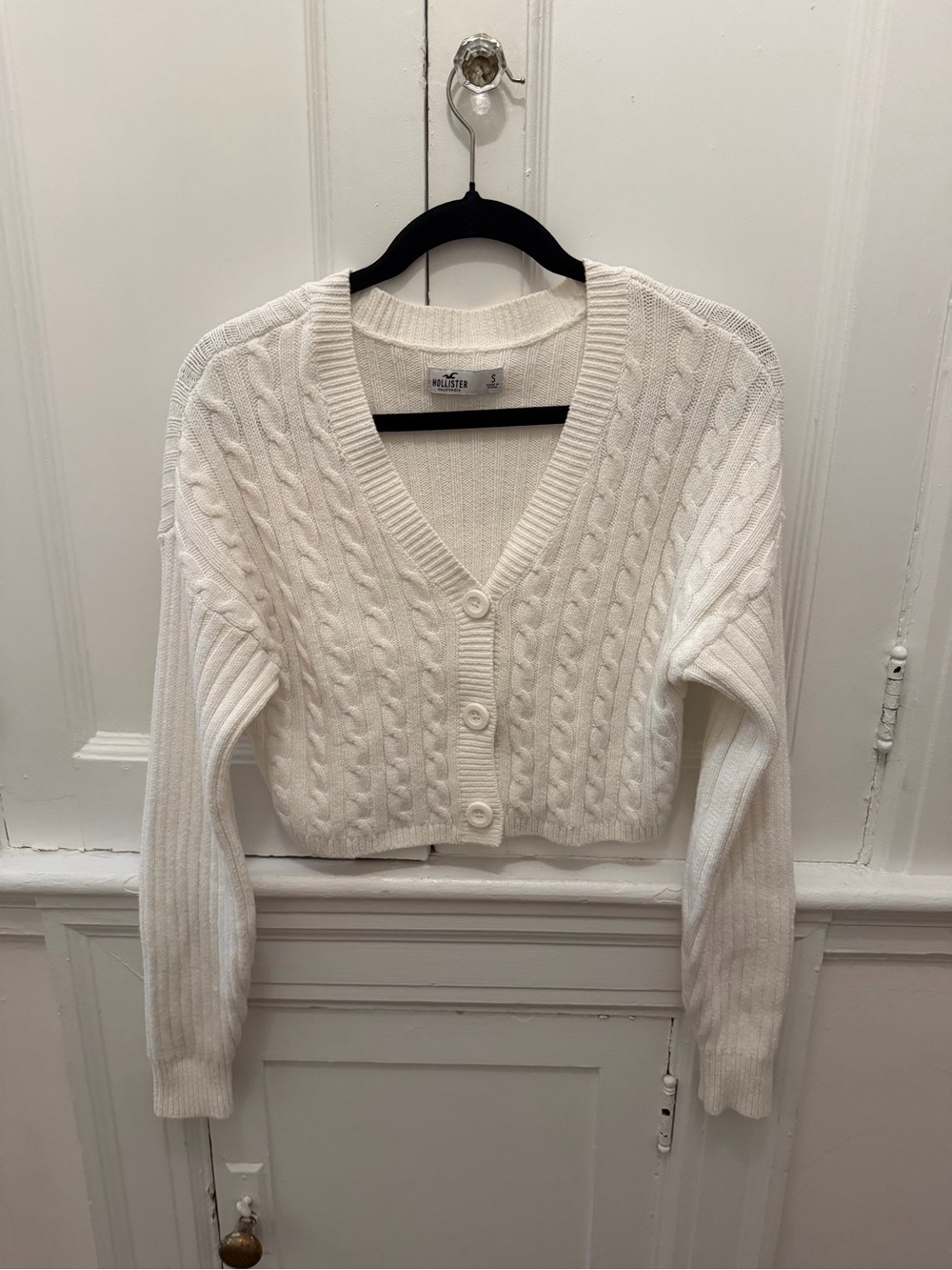 Hollister Cream Cable-Knit Cropped Button Cardigan